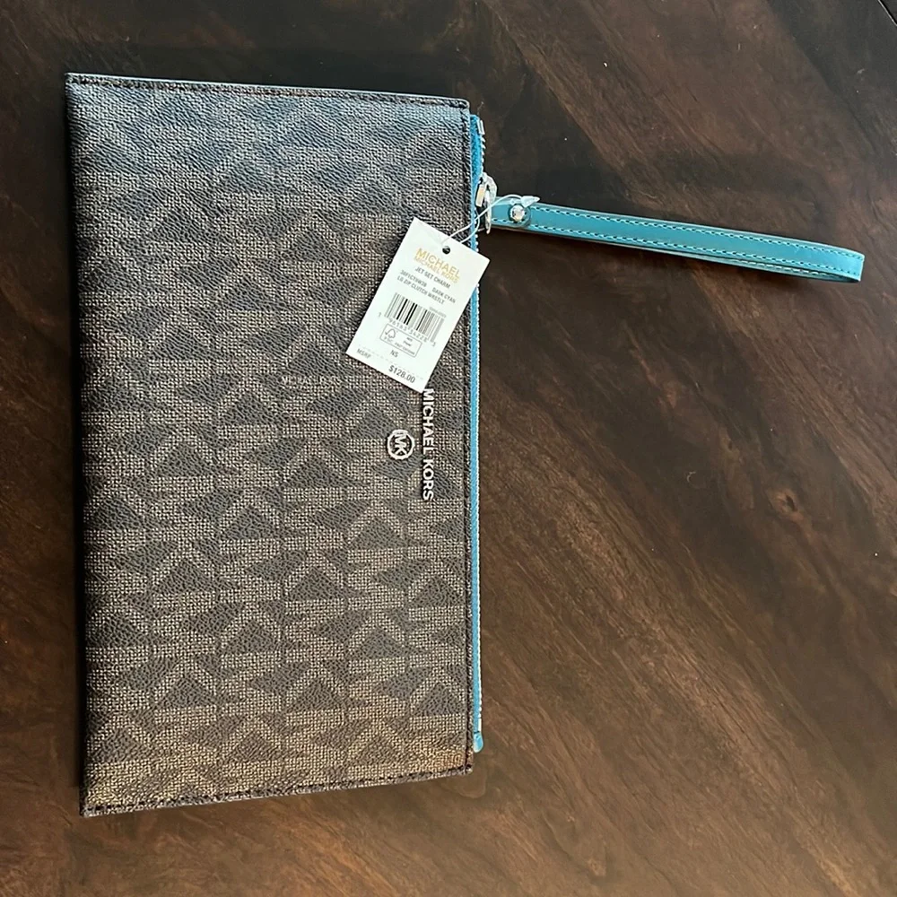 Michael Kors wristlet - Picture 1 of 4
